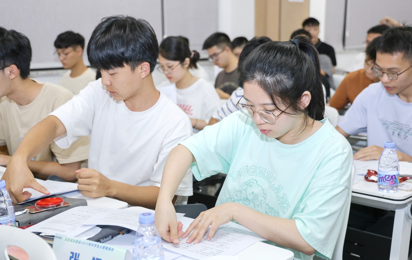 簽約2.jpg 簽約2.jpg