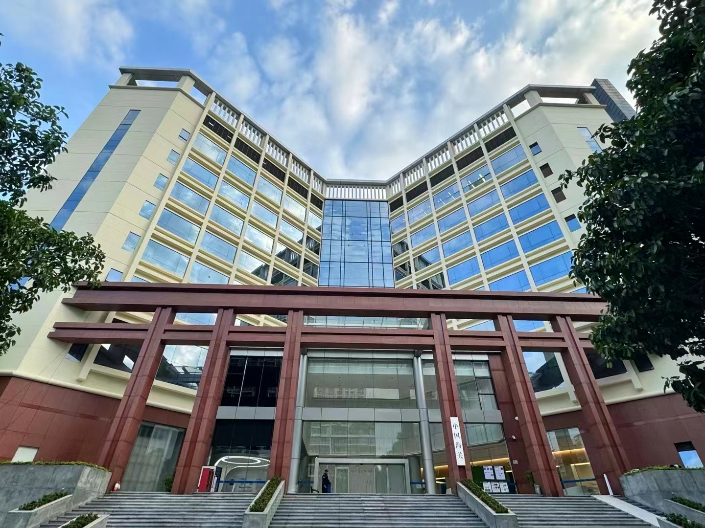 外立面實(shí)景圖.jpg 外立面實(shí)景圖.jpg