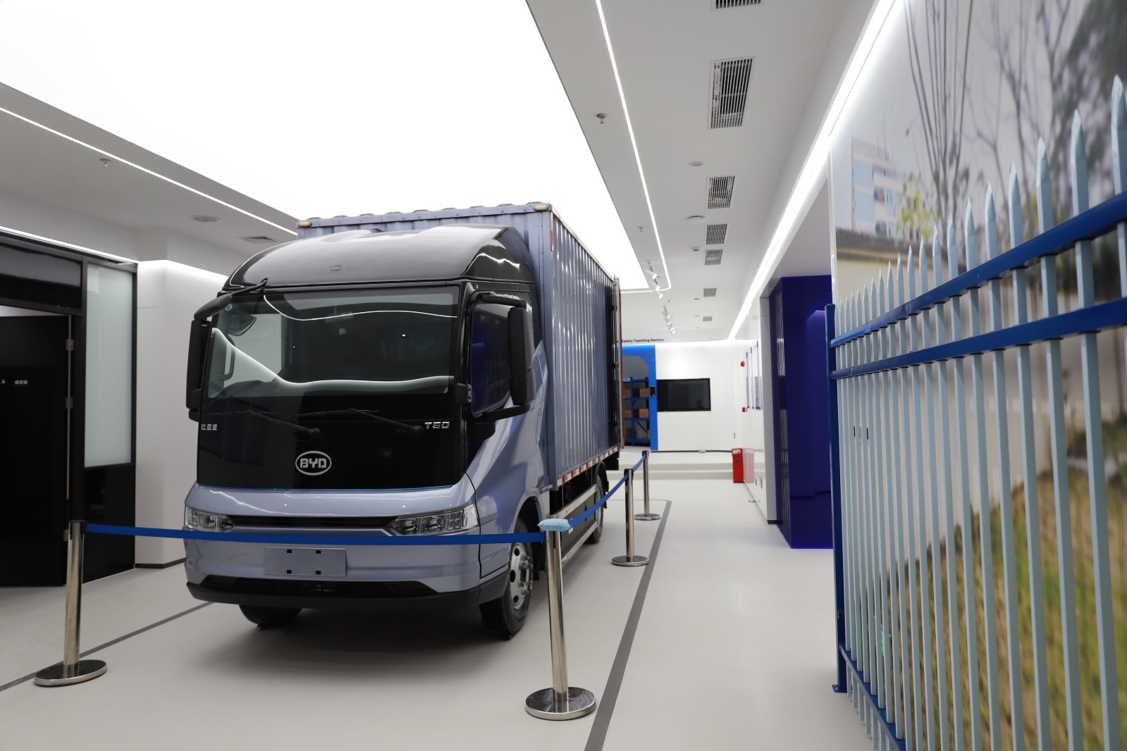 實(shí)景培訓區及配套教學(xué)區 (2).JPG 實(shí)景培訓區及配套教學(xué)區 (2).JPG