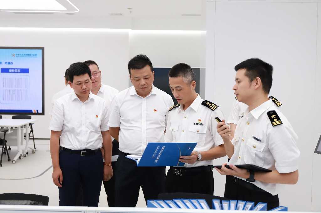 參觀(guān)過(guò)程 (8).jpg 參觀(guān)過(guò)程 (8).jpg